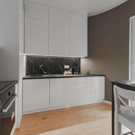 Lux With Parking, Balcony And Wi-fi Apartament Warszawa